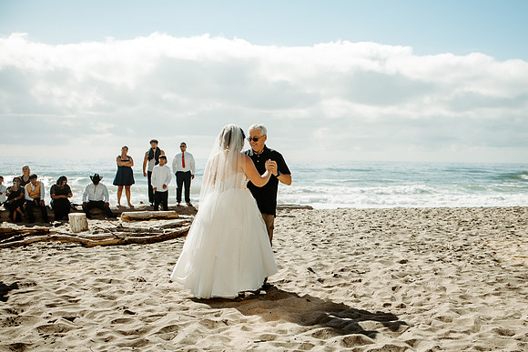 Adrian-Ellie-Inn-at-Spanish-Head-Wedding-Photos-Lincoln-City-Oregon (36 of 56)