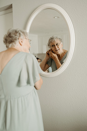Adrian-Ellie-Inn-at-Spanish-Head-Wedding-Photos-Lincoln-City-Oregon (2 of 16)