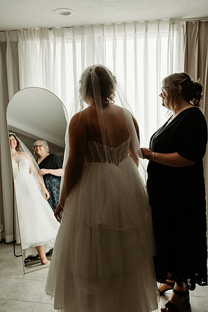 Adrian-Ellie-Inn-at-Spanish-Head-Wedding-Photos-Lincoln-City-Oregon (4 of 16)