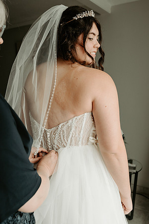 Adrian-Ellie-Inn-at-Spanish-Head-Wedding-Photos-Lincoln-City-Oregon (7 of 16)