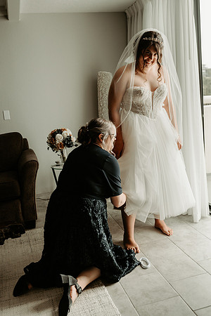 Adrian-Ellie-Inn-at-Spanish-Head-Wedding-Photos-Lincoln-City-Oregon (10 of 16)