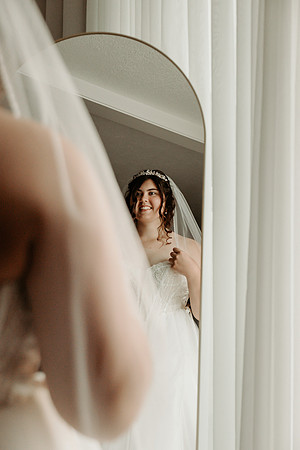 Adrian-Ellie-Inn-at-Spanish-Head-Wedding-Photos-Lincoln-City-Oregon (14 of 16)
