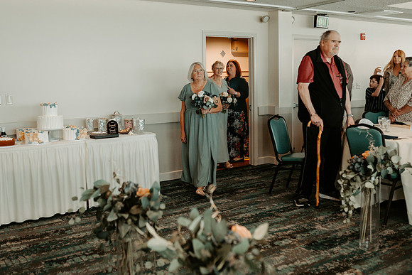 Adrian-Ellie-Inn-at-Spanish-Head-Wedding-Photos-Lincoln-City-Oregon (5 of 53)