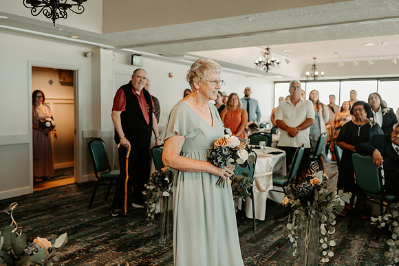 Adrian-Ellie-Inn-at-Spanish-Head-Wedding-Photos-Lincoln-City-Oregon (8 of 53)