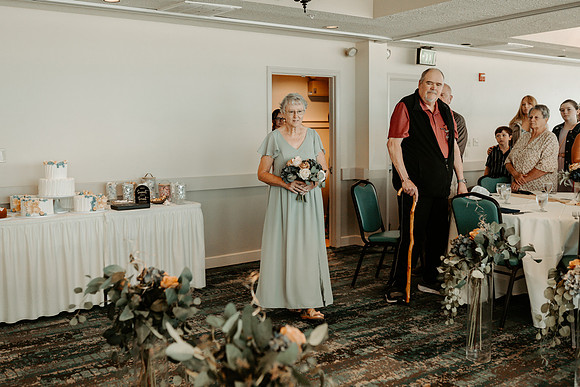Adrian-Ellie-Inn-at-Spanish-Head-Wedding-Photos-Lincoln-City-Oregon (7 of 53)