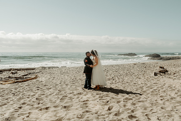 Adrian-Ellie-Inn-at-Spanish-Head-Wedding-Photos-Lincoln-City-Oregon (71 of 101)