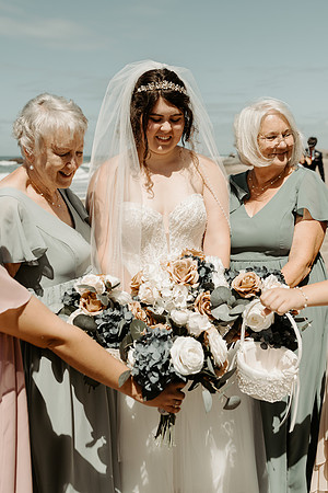 Adrian-Ellie-Inn-at-Spanish-Head-Wedding-Photos-Lincoln-City-Oregon (10 of 90)