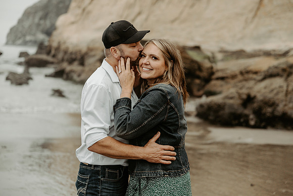 Angie-Dennis-Cape-Kiwanda-Engagment-Oregon-Photos (68 of 93)