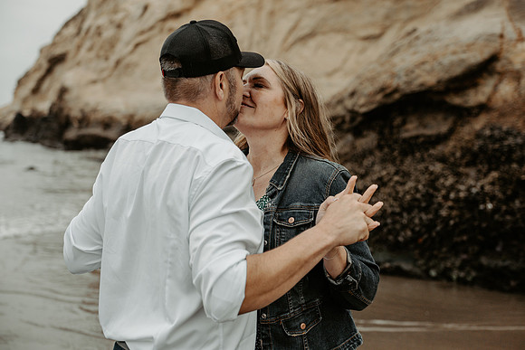 Angie-Dennis-Cape-Kiwanda-Engagment-Oregon-Photos (80 of 93)