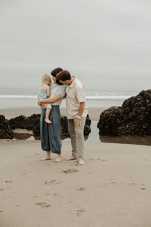Heather-Family-Photos-Lincoln-City-Oregon-2026 (5 of 114)