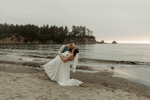 Anna-Cody-Coos-Bay-Sunset-Beach-Oregon-wedding-photos (12 of 12)