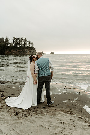 Cody-Anna-Initmate-Wedding-Coos-Bay-oregon-Sunset-Beach-Photos (38 of 67)