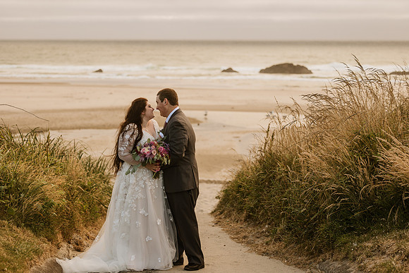 Colton-Kali-Chinook-Winds-Casino-Wedding-Photos-0037