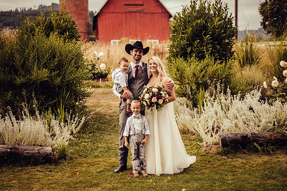 Gage-Mckayla-Adeline-Farm-Wedding-Photos-2021-9373
