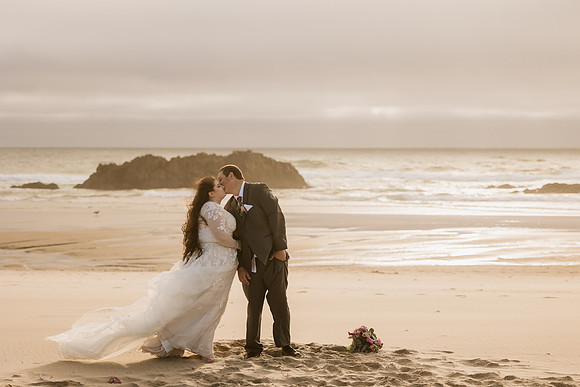 Colton-Kali-Chinook-Winds-Casino-Wedding-Photos-9833