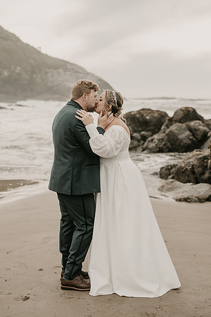 Taylor-Kyle-Salishan-Golf-Course-Lincoln-City-Oregon-Wedding-Photos (19 of 26)