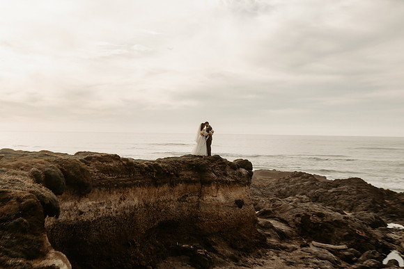 Evan-Julie-Adobe-Resort-Yachats-oregon-Wedding-Photos (8 of 29)