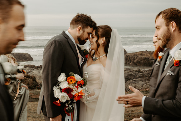 Evan-Julie-Adobe-Resort-Yachats-oregon-Wedding-Photos (4 of 29)