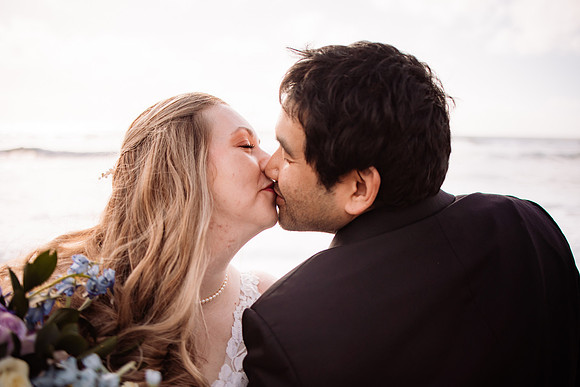 Darrick-Hillary-Gleneden-Oregon-Beach-Elopement-Photos