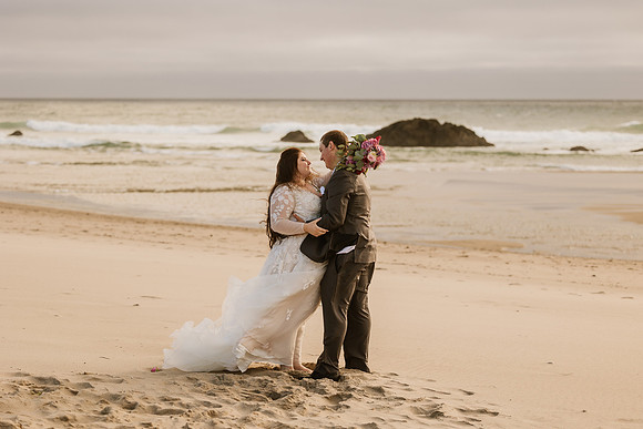 Colton-Kali-Chinook-Winds-Casino-Wedding-Photos-9775