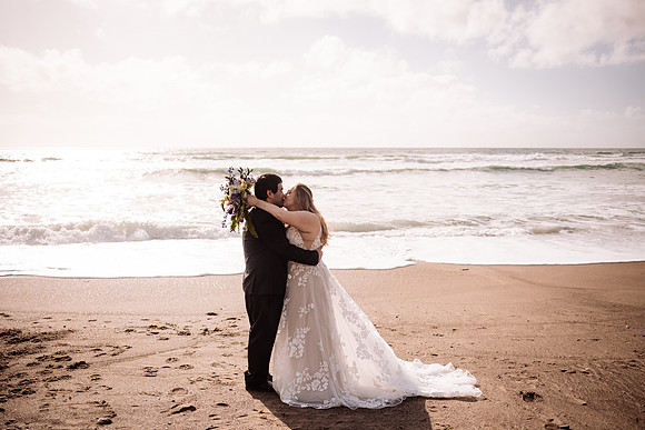 Darrick-Hillary-Gleneden-Oregon-Beach-Elopement-Photos