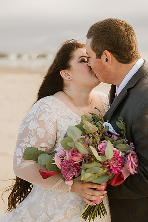 Colton-Kali-Chinook-Winds-Casino-Wedding-Photos-9589