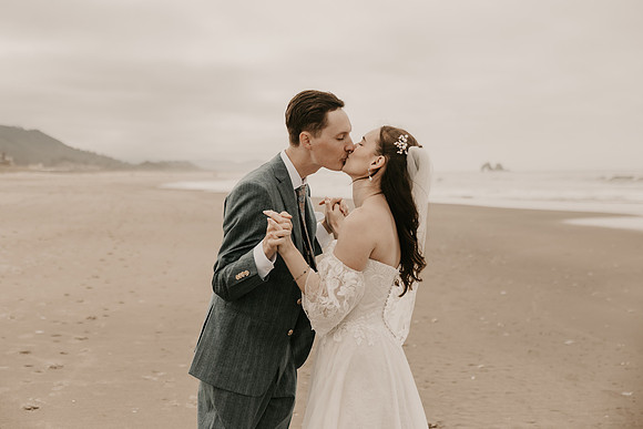 Henry-Skylynn-rockaway-beach-oregon-intimate-wedding-photos (197 of 283)