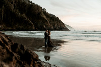 Jeremy-Stephanie-Heceta-Lighthouse-florence-oregon-Elopement (30 of 37)