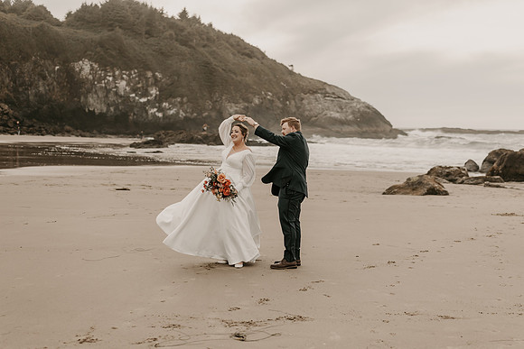 Taylor-Kyle-Salishan-Golf-Course-Lincoln-City-Oregon-Wedding-Photos (14 of 26)
