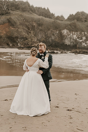 Taylor-Kyle-Salishan-Golf-Course-Lincoln-City-Oregon-Wedding-Photos (16 of 26)