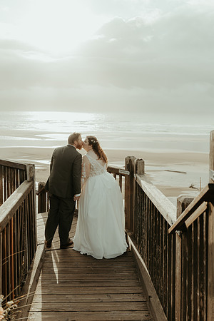 Jesse-Amalie-Hallmark-Inn-Newport-Oregon-Wedding-photos (216 of 375)