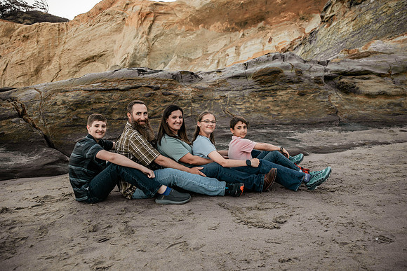 Cape-Kiwanda-Oregon-Family-Photos-2025 (57 of 65)
