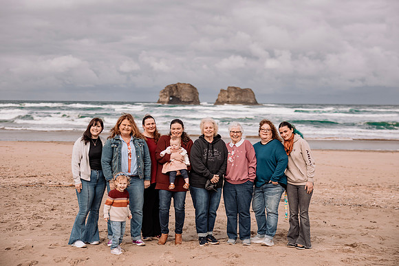Katy-Family-Photos-2024-Rockaway-Oregon (2 of 5) v1