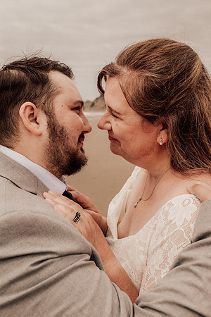 Jordan-Lainey-Roads-End-lincoln-City-oregon-airbnb-Elopement-photos-61