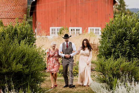 Gage-Mckayla-Adeline-Farm-Wedding-Photos-2021-8931