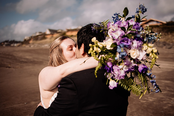 Darrick-Hillary-Gleneden-Oregon-Beach-Elopement-Photos