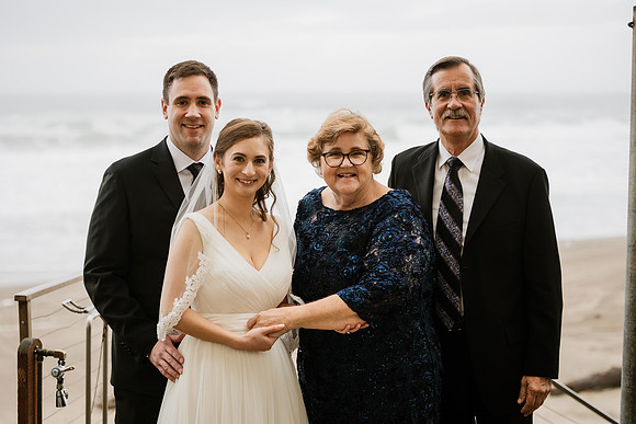 Alex-Danielle-Inn-Spanish-Head-Lincoln-City-oregon-wedding-0378