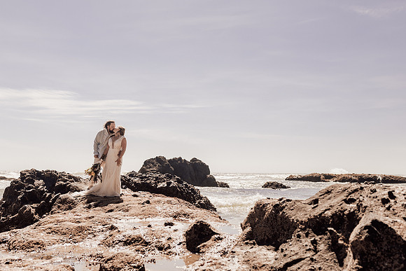Ty-Sandy-lincoln-city-oregon-roads-end-elopement-photographer-2-2
