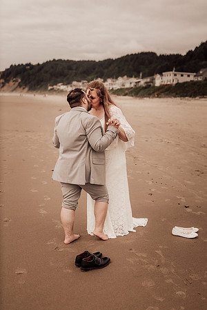 Jordan-Lainey-Roads-End-lincoln-City-oregon-airbnb-Elopement-photos-99