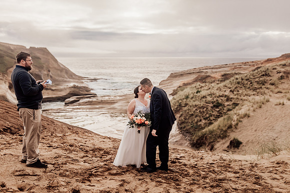 Carissa-Dustin-cape-kiwanda-oregon-elopement-photo-26