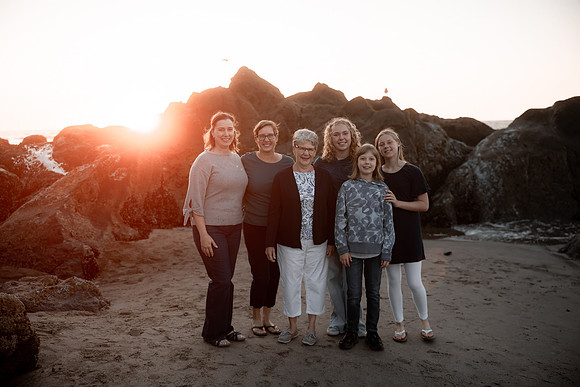Family-Photos-2024-Lincoln-City-Oregon--46
