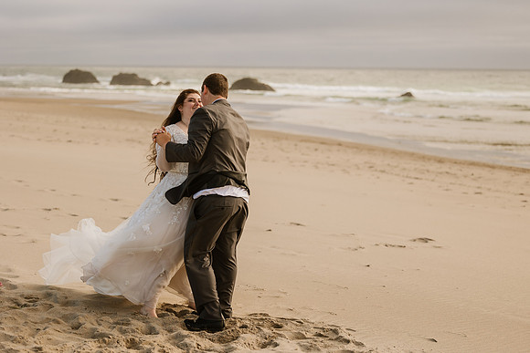 Colton-Kali-Chinook-Winds-Casino-Wedding-Photos-9665