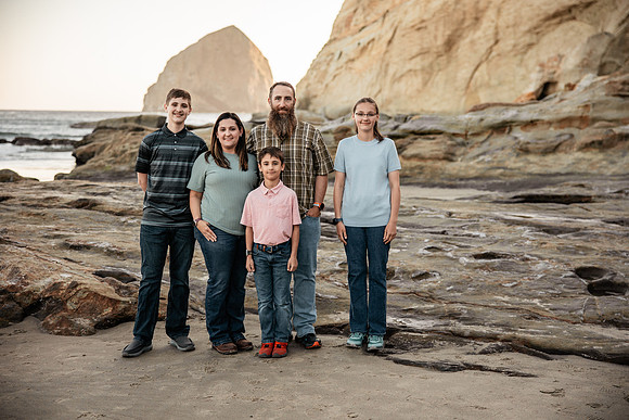 Cape-Kiwanda-Oregon-Family-Photos-2025 (1 of 65)