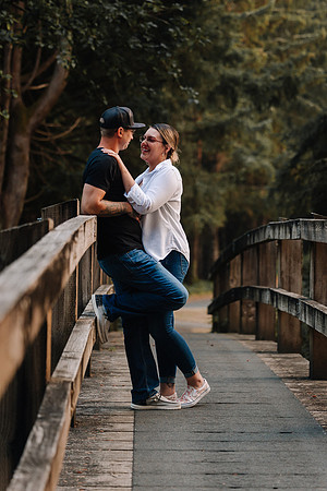 Mark-Darian-Fogarty-Creek-Engagement-Session-6