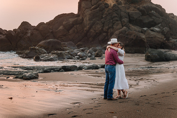 Mark-Darian-Fogarty-Creek-Engagement-Session-40