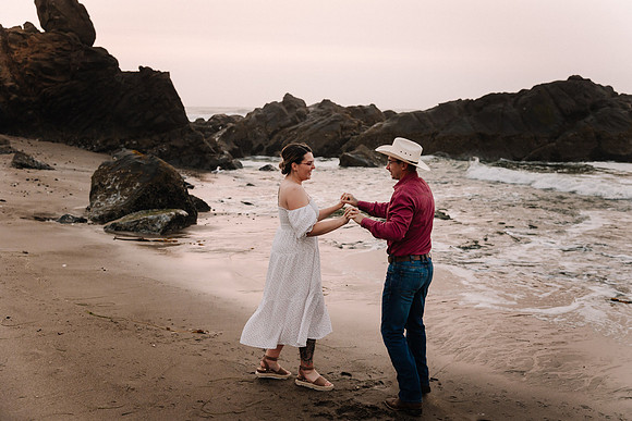Mark-Darian-Fogarty-Creek-Engagement-Session-57