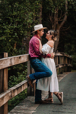 Mark-Darian-Fogarty-Creek-Engagement-Session-71