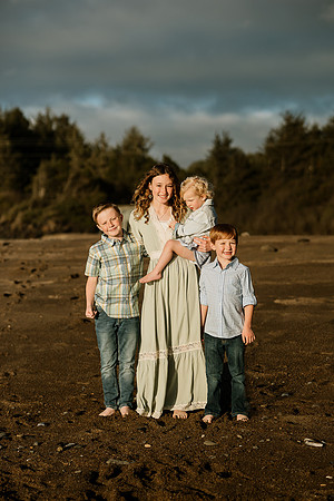 Haley-Lincoln-City-Fogarty-Creek-Oregon-Family-Couples-vacation-Photos-8438