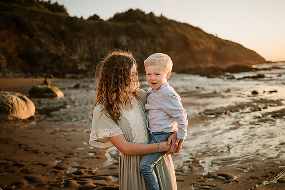 Haley-Lincoln-City-Fogarty-Creek-Oregon-Family-Couples-vacation-Photos-9558