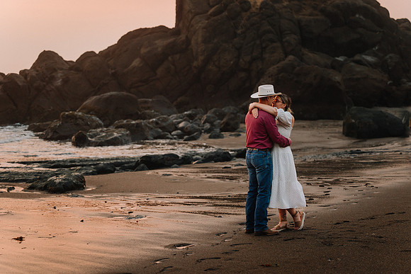 Mark-Darian-Fogarty-Creek-Engagement-Session-40